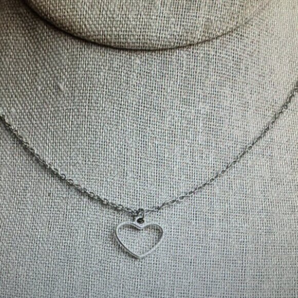 Small Heart Charm Stainless Steel Chain Necklace - Picture 3 of 4